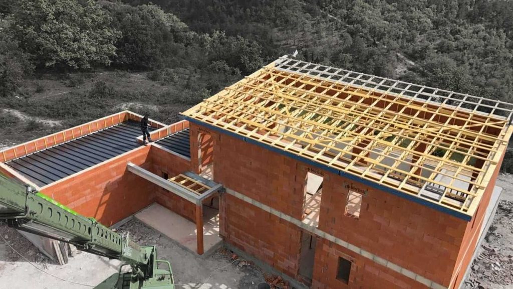 Charpente en bois à Saint-Sulpice-la-Pointe