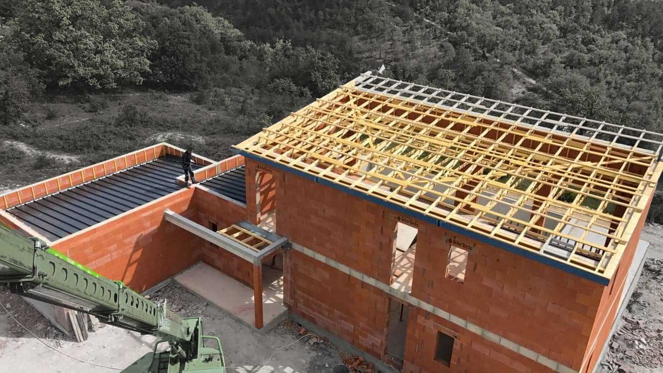 Charpente en bois à Saint-Sulpice-la-Pointe